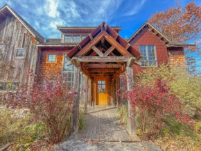Stunning Luxury Ski-InSki-Out Home w Hot Tub